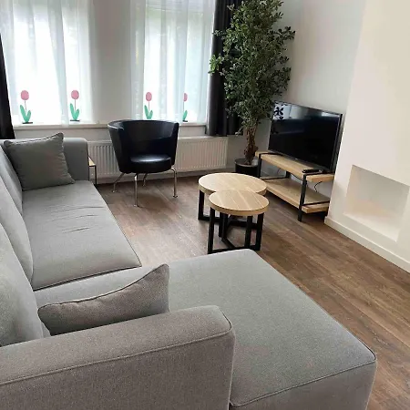 Haagshuisje- Eigen Appartement, Dichtbij Alles, Stijlvol *