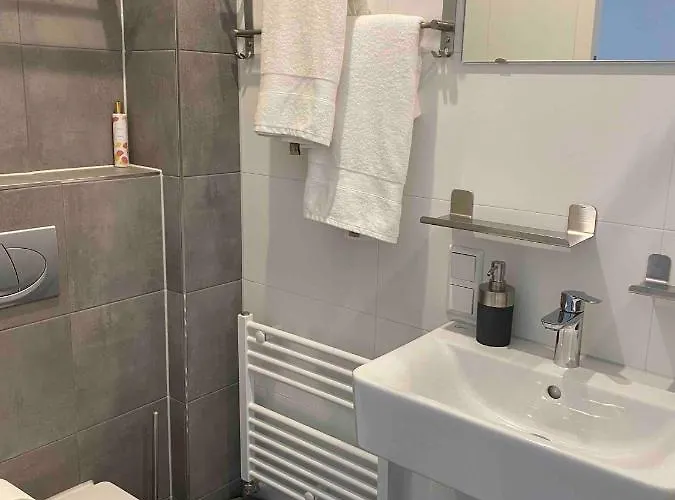 Haagshuisje- Eigen Appartement, Dichtbij Alles, Stijlvol Voorburg